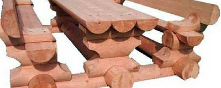 Лиственница или тик: деревянная мебель на даче